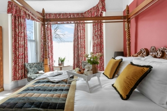 Room 3 Four-poster