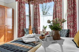 Room 3 Four-poster